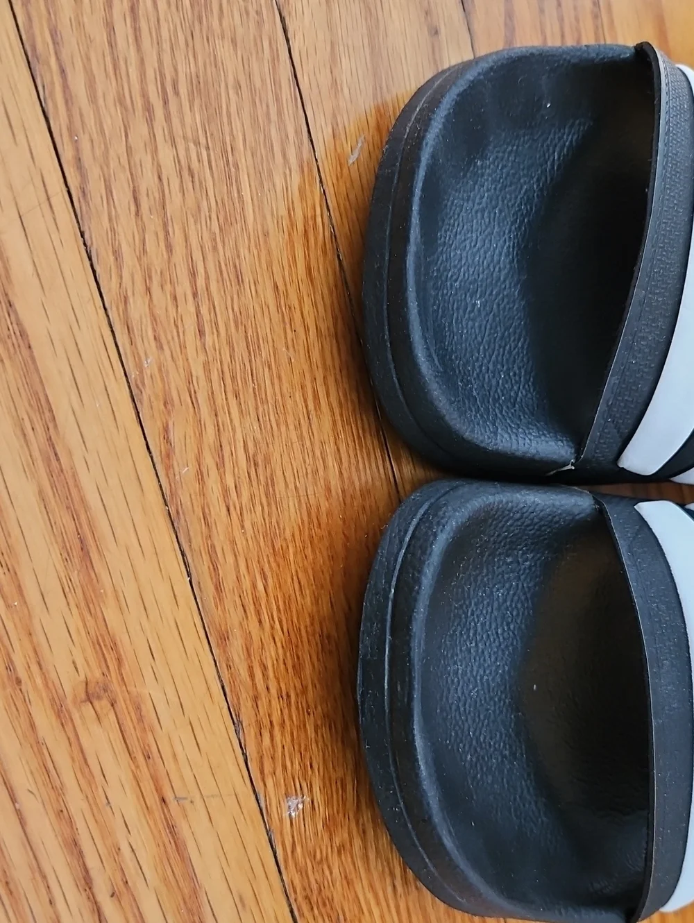 Adidas Mens Slip Ons Black Size 8 Great Shape